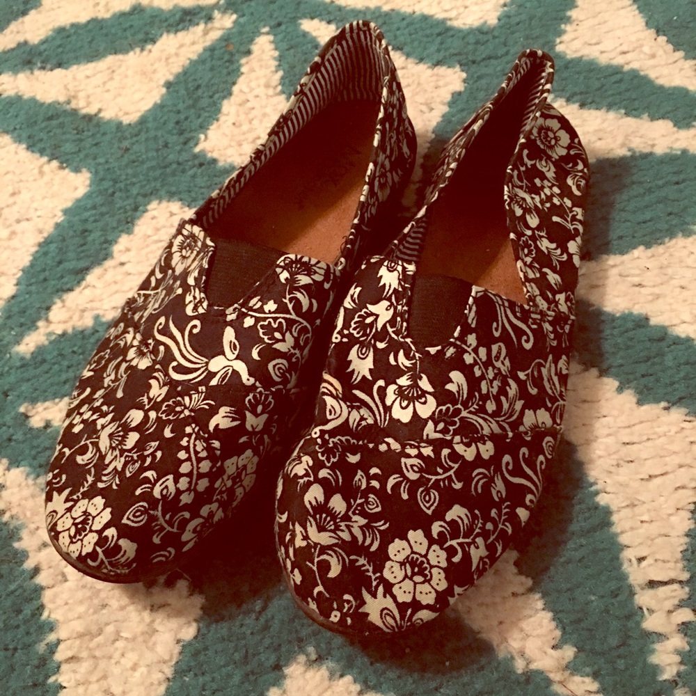 Max Collection Floral Flats